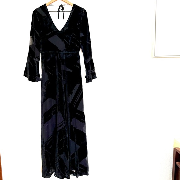 ANTHROPOLOGIE Selina Velvet Maxi Black Dress Seen Worn Kept size 4 - Picture 4 of 10
